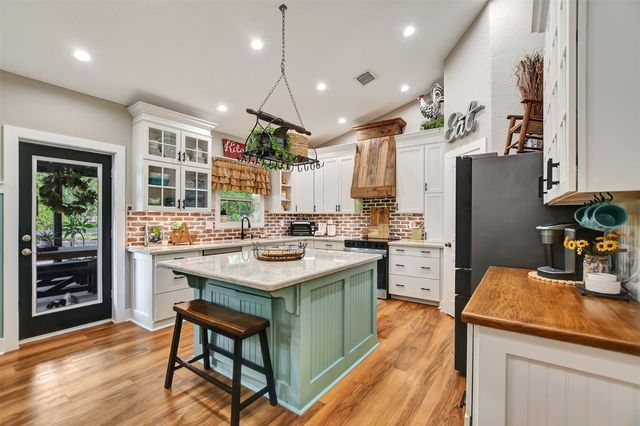 40410 Rolling Forest Drive, Magnolia, TX 77354