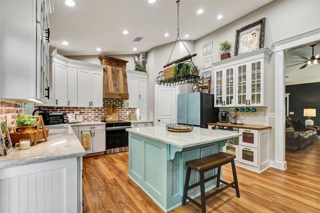 40410 Rolling Forest Drive, Magnolia, TX 77354