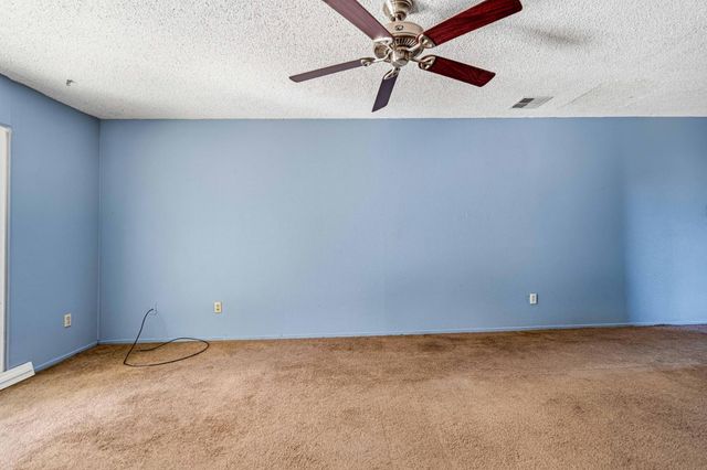 1831 Burgundy Dr, Escalon, CA 95320