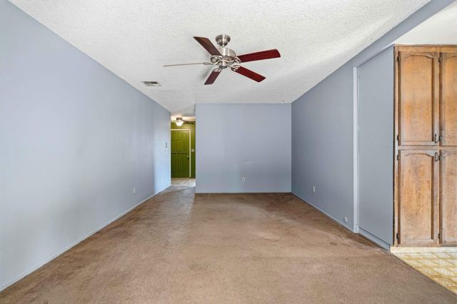 1831 Burgundy Dr, Escalon, CA 95320