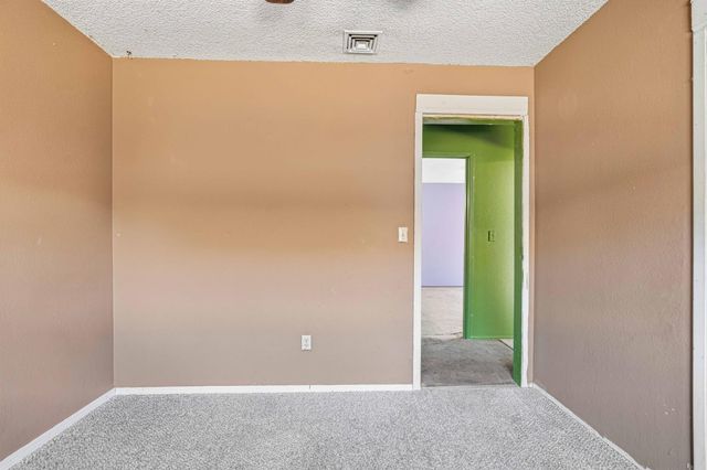 1831 Burgundy Dr, Escalon, CA 95320