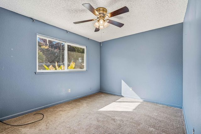 1831 Burgundy Dr, Escalon, CA 95320