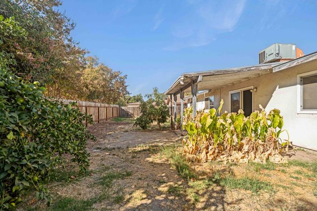 1831 Burgundy Dr, Escalon, CA 95320