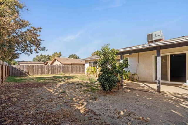 1831 Burgundy Dr, Escalon, CA 95320