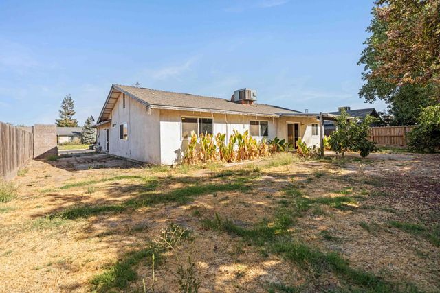 1831 Burgundy Dr, Escalon, CA 95320