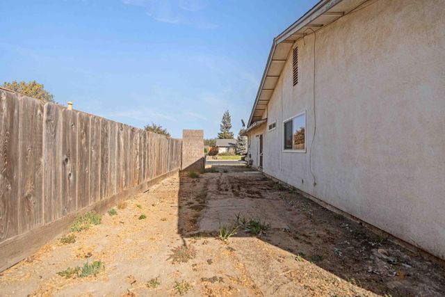 1831 Burgundy Dr, Escalon, CA 95320
