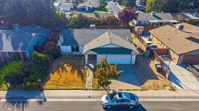 1831 Burgundy Dr, Escalon, CA 95320