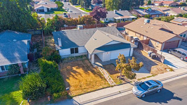 1831 Burgundy Dr, Escalon, CA 95320