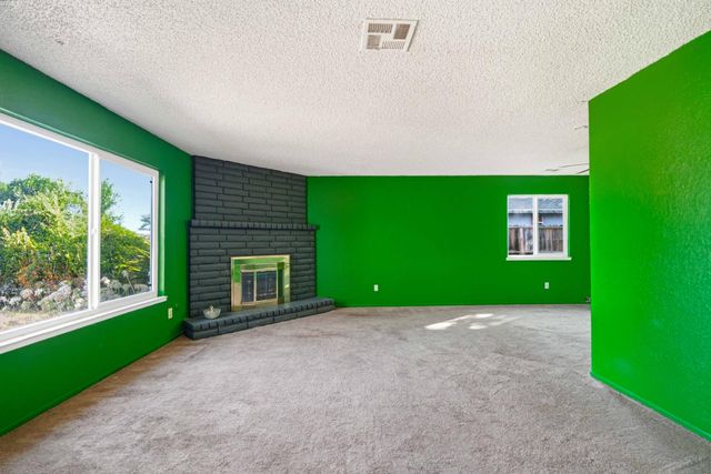 1831 Burgundy Dr, Escalon, CA 95320