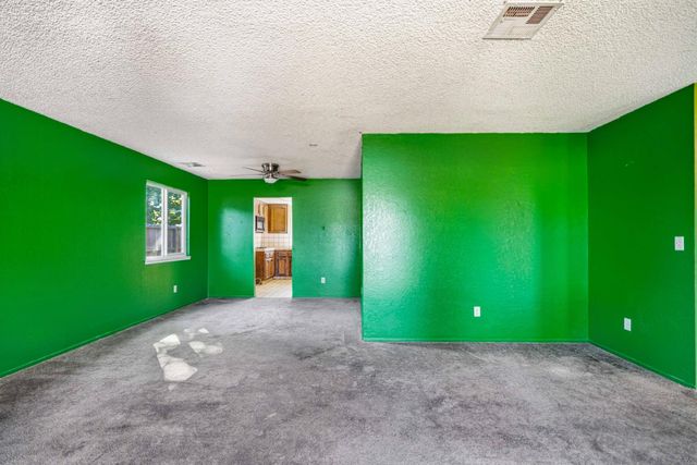 1831 Burgundy Dr, Escalon, CA 95320