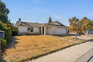 1831 Burgundy Dr, Escalon, CA 95320