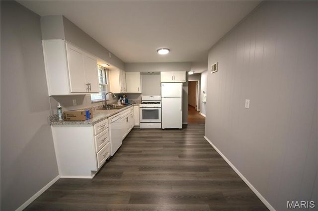 90 Green Acres Road, Bellefontaine Nghbrs, MO 63137