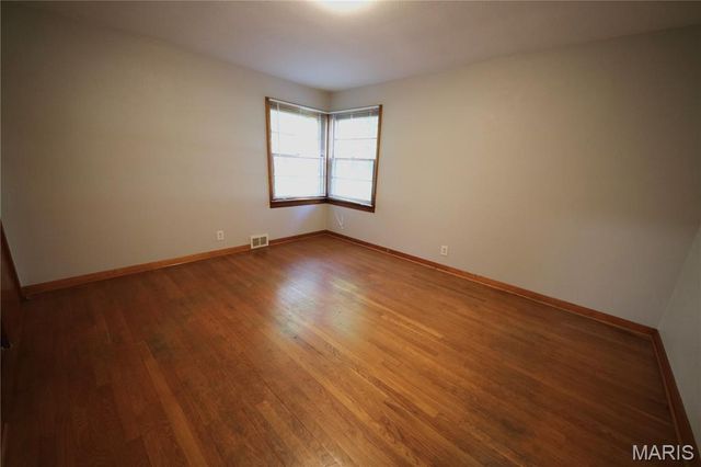 90 Green Acres Road, Bellefontaine Nghbrs, MO 63137