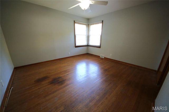90 Green Acres Road, Bellefontaine Nghbrs, MO 63137