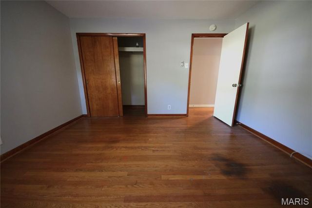 90 Green Acres Road, Bellefontaine Nghbrs, MO 63137
