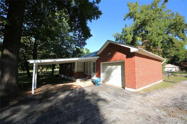 90 Green Acres Road, Bellefontaine Nghbrs, MO 63137