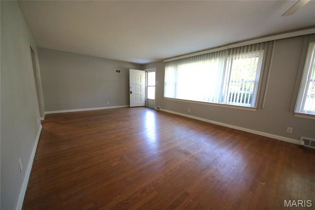 90 Green Acres Road, Bellefontaine Nghbrs, MO 63137