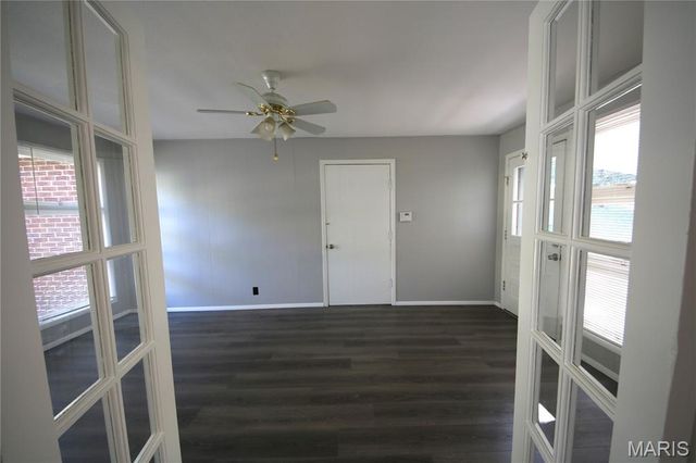 90 Green Acres Road, Bellefontaine Nghbrs, MO 63137
