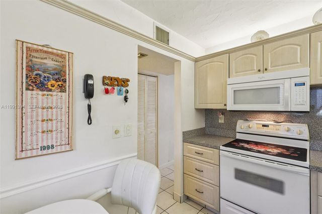 3050 N Holiday Springs Boulevard 101, Margate, FL 33063