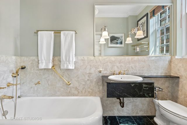 220 E WALTON Place 9W, Chicago, IL 60611