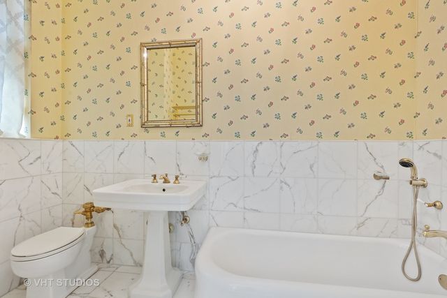 220 E WALTON Place 9W, Chicago, IL 60611