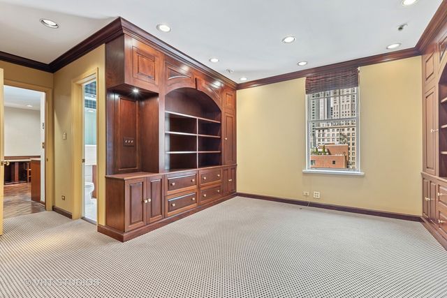 220 E WALTON Place 9W, Chicago, IL 60611