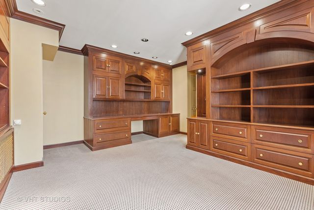 220 E WALTON Place 9W, Chicago, IL 60611