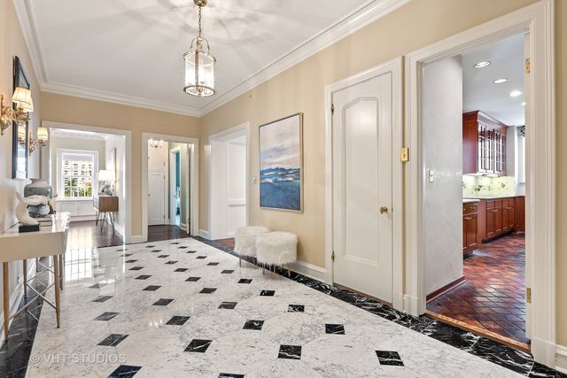 220 E WALTON Place 9W, Chicago, IL 60611