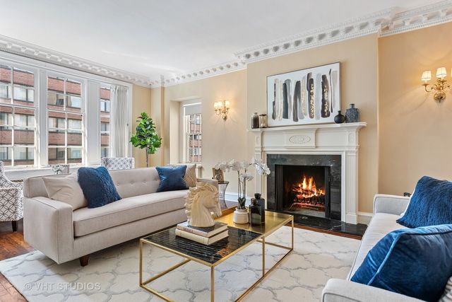 220 E WALTON Place 9W, Chicago, IL 60611