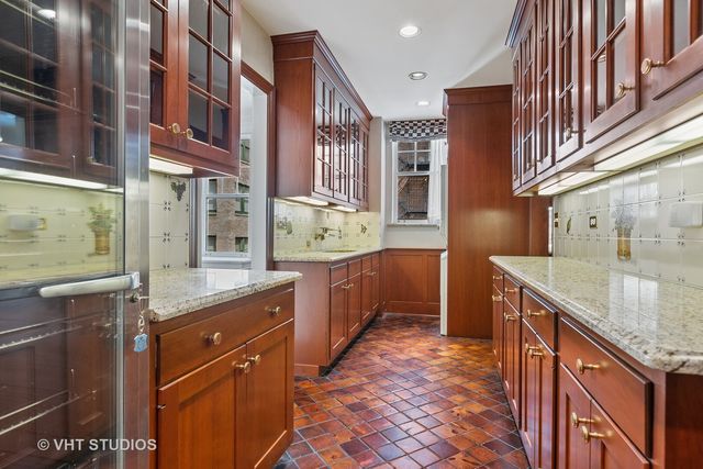 220 E WALTON Place 9W, Chicago, IL 60611