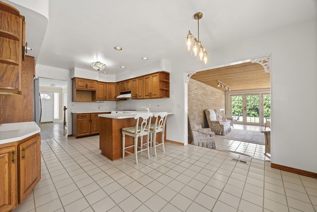 2922 Sunnyside Avenue, Westchester, IL 60154