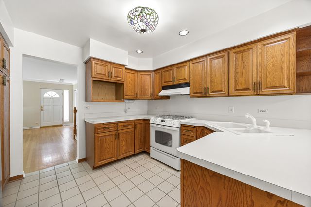 2922 Sunnyside Avenue, Westchester, IL 60154