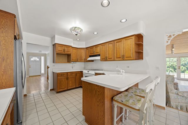 2922 Sunnyside Avenue, Westchester, IL 60154