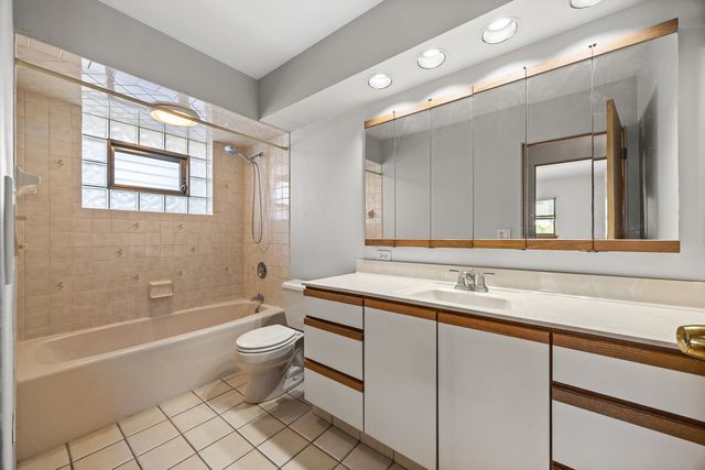 2922 Sunnyside Avenue, Westchester, IL 60154