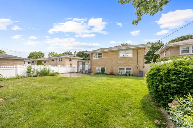 2922 Sunnyside Avenue, Westchester, IL 60154