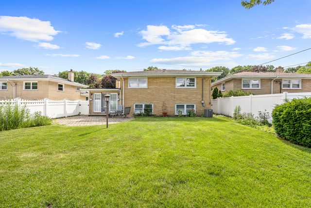 2922 Sunnyside Avenue, Westchester, IL 60154