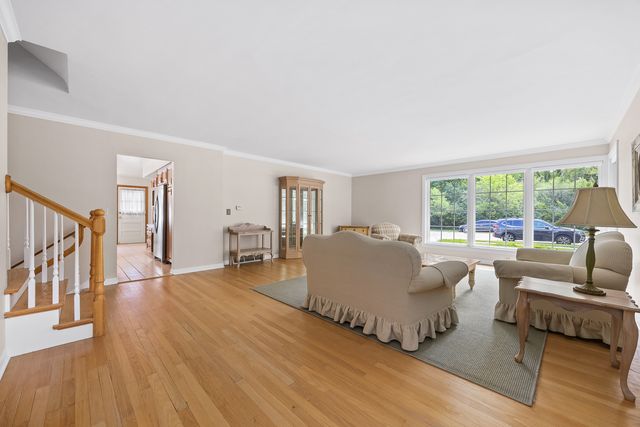 2922 Sunnyside Avenue, Westchester, IL 60154