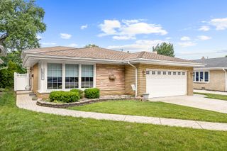 2922 Sunnyside Avenue, Westchester, IL 60154