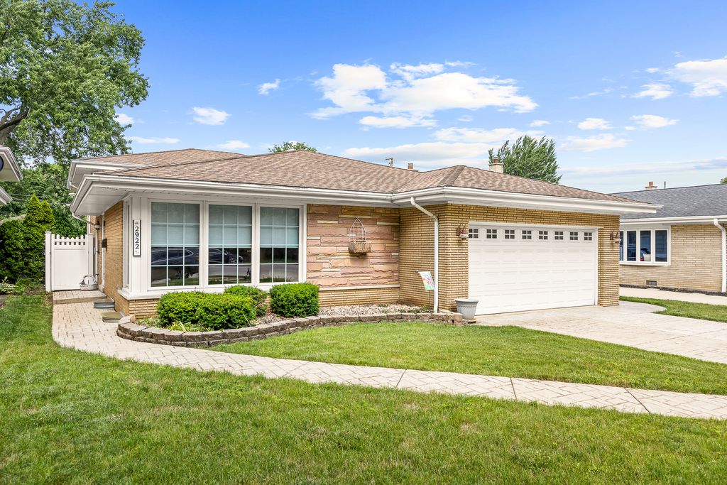 2922 Sunnyside Avenue, Westchester, IL 60154