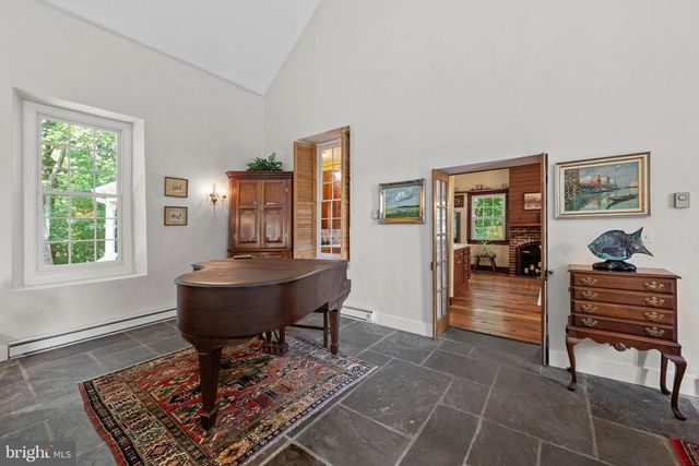 14127 HARPERS FERRY RD, Hillsboro, VA 20132
