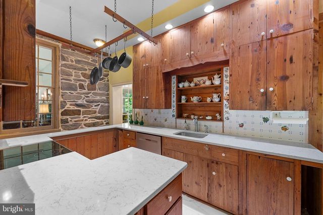 14127 HARPERS FERRY RD, Hillsboro, VA 20132