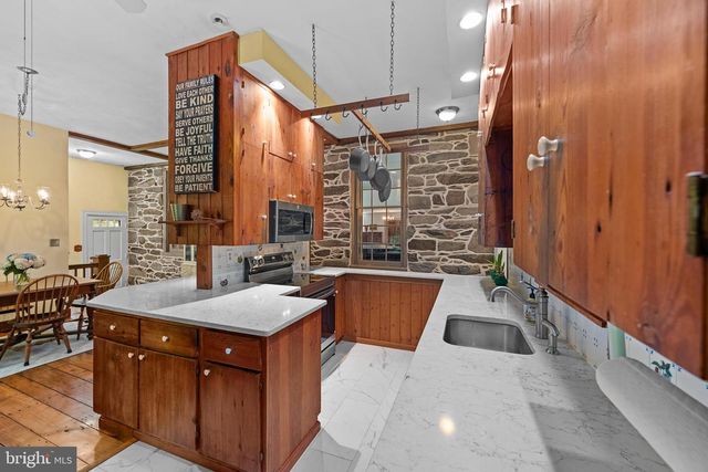 14127 HARPERS FERRY RD, Hillsboro, VA 20132