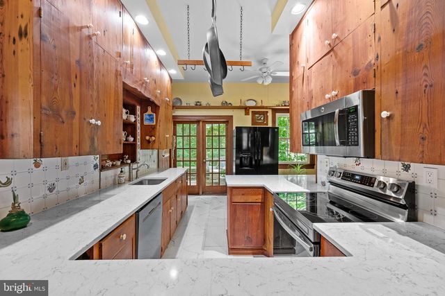 14127 HARPERS FERRY RD, Hillsboro, VA 20132