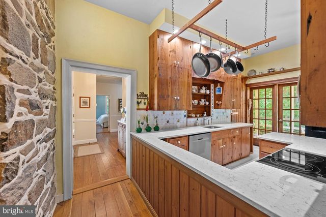 14127 HARPERS FERRY RD, Hillsboro, VA 20132