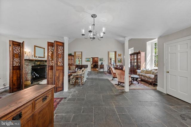 14127 HARPERS FERRY RD, Hillsboro, VA 20132