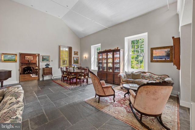 14127 HARPERS FERRY RD, Hillsboro, VA 20132