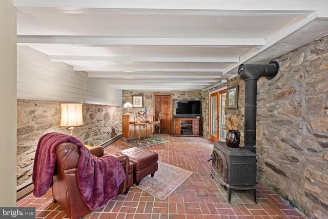 14127 HARPERS FERRY RD, Hillsboro, VA 20132
