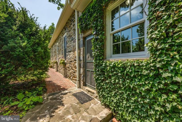 14127 HARPERS FERRY RD, Hillsboro, VA 20132