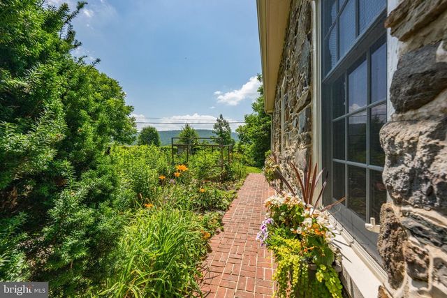 14127 HARPERS FERRY RD, Hillsboro, VA 20132
