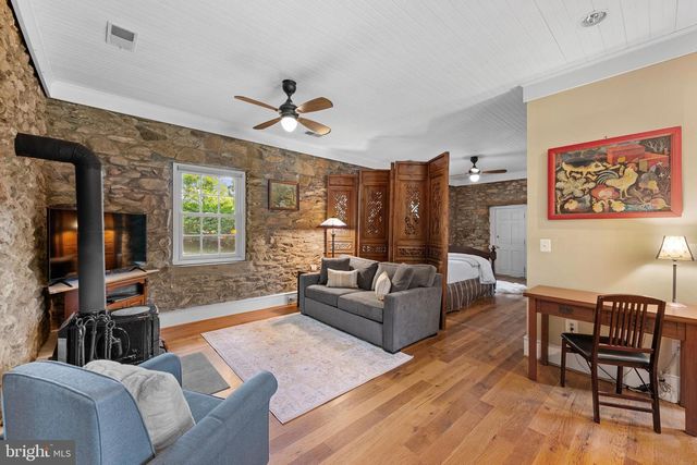 14127 HARPERS FERRY RD, Hillsboro, VA 20132